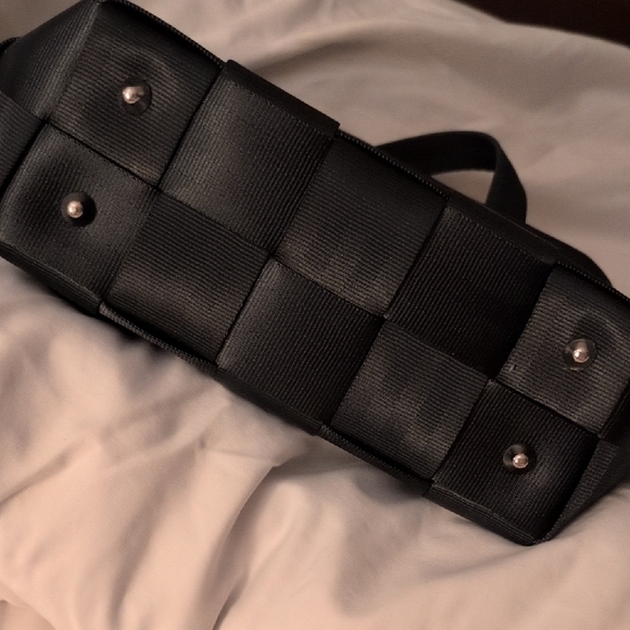 Harvey's Seatbelt Handbag - Picture 5 of 5